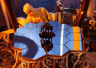 Illustration for article titled The Incredible Mirrors of the James Webb Space Telescope